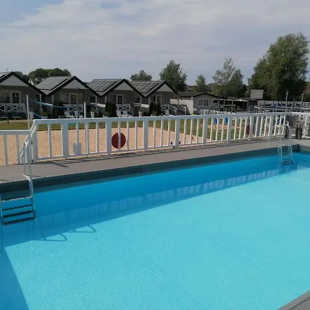 Holiday-camp *